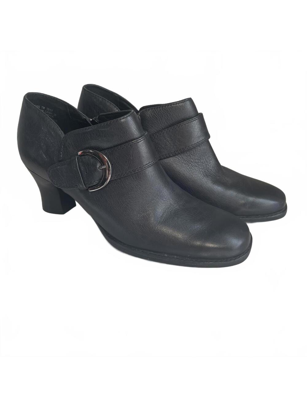 Clarks Black Academic Leather Buckle Strap Low Heel Ankle Bootie Size 7 Preppy